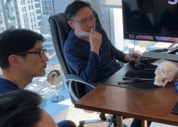 성형외과 원장 4명이 모인 이유
